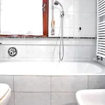 Under Historical Upper Town And Close To The Center ! Appartamento *